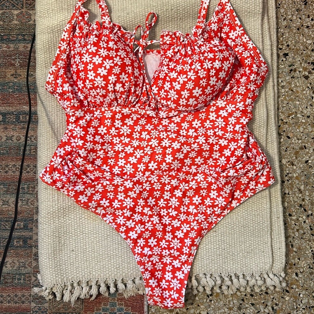 SHEIN Swim Mod Plus Size One-Piece Swimsuit With Ditsy Floral Print 4XL